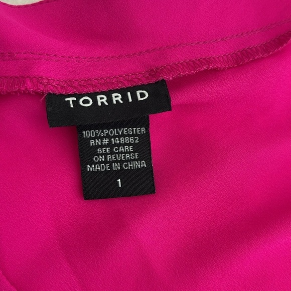 Torrid Dark Pink Boxy Short Sleeve Blouse V-Neck back w/silver hoop.Size 1=14/16 - Picture 5 of 8